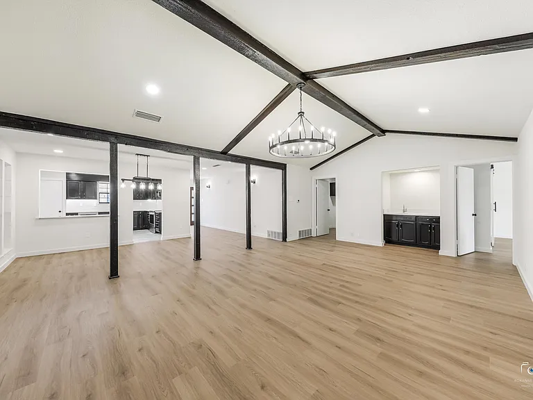 2212 Benbrook Dr — Photo 10