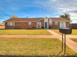 2500 Crystal Dr, Moore, OK 73160