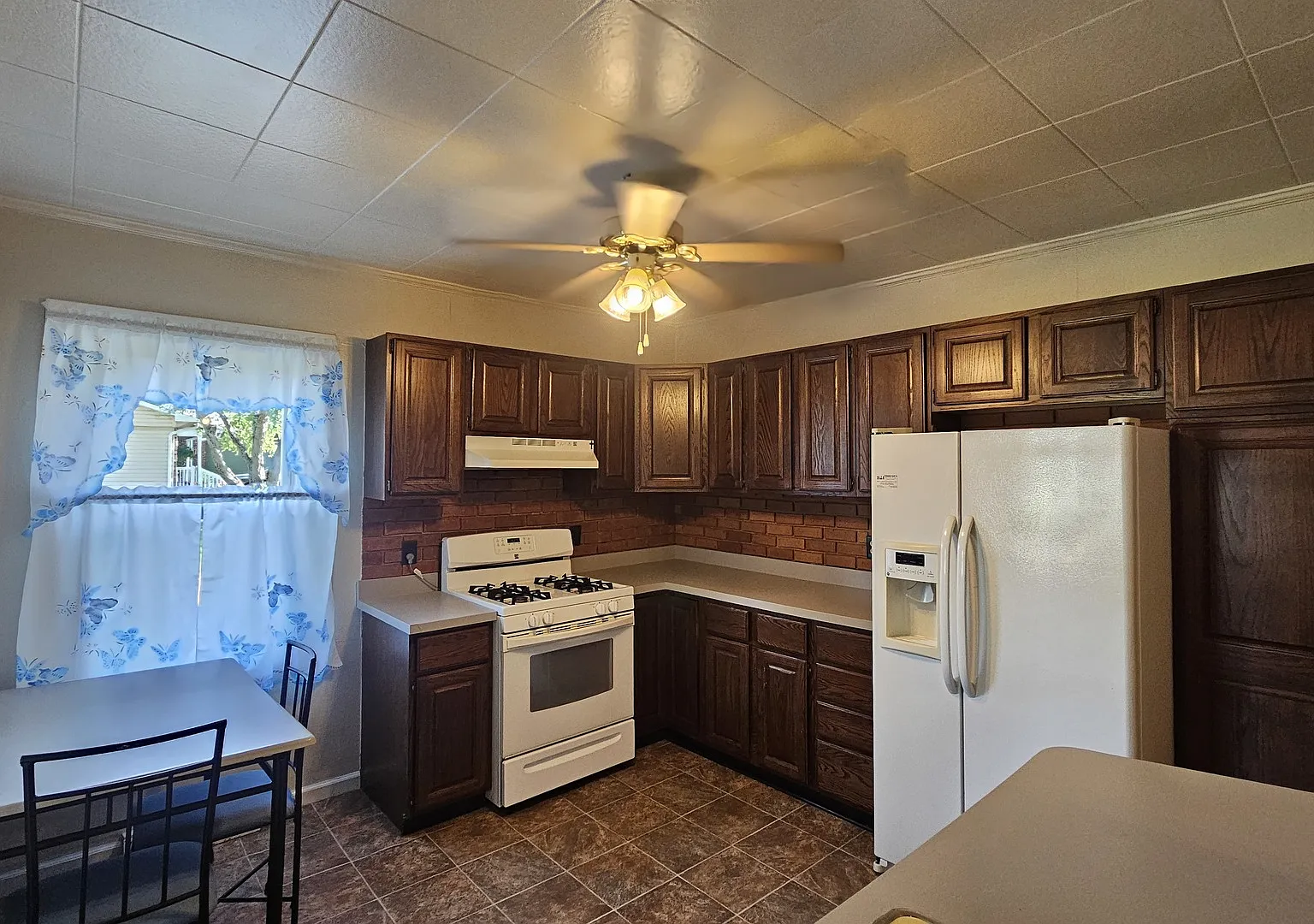 2 bed, 890 sqft, $1,200 — Photo 3