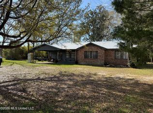 907 Grand Ave, Leakesville, MS 39451