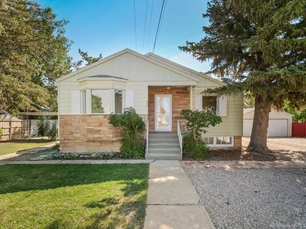 204 N 9th St, Rawlins, WY 82301