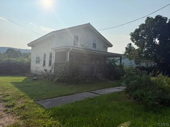 5300 West Rd, Munnsville, NY 13409