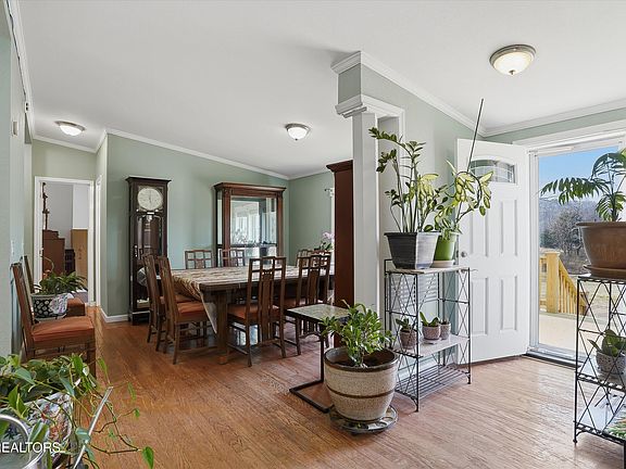 4th image of 1530 Tom McCall Rd