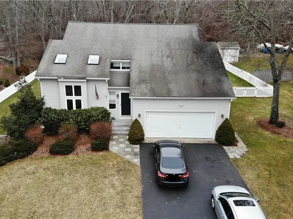 79 W Bay Dr, Narragansett, RI 02882