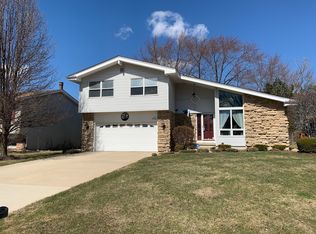413 Brittany Ln, Lindenhurst, IL 60046