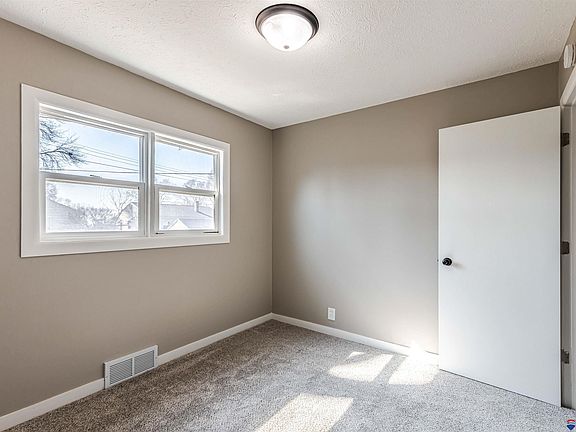 5th image of 907 W 31st Ave