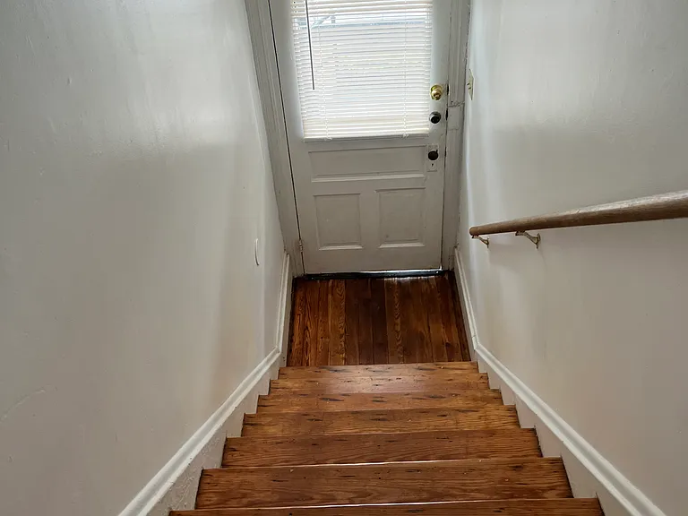 117 Fishburne St #B — Photo 2
