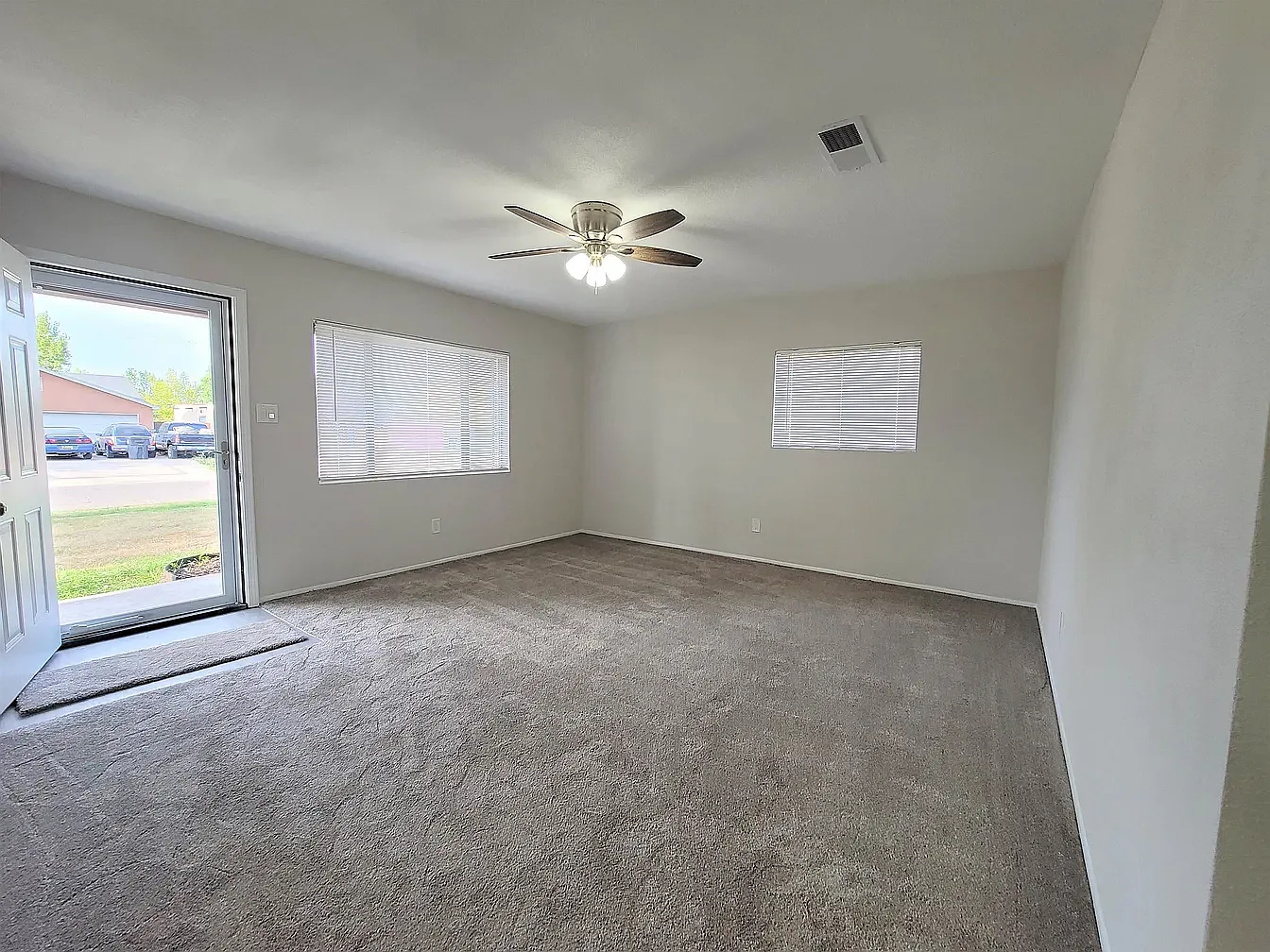 Sunset Pl, Roswell — Photo 1