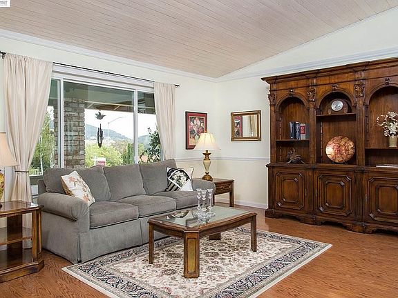 5th image of 2217 Bristlecone Dr