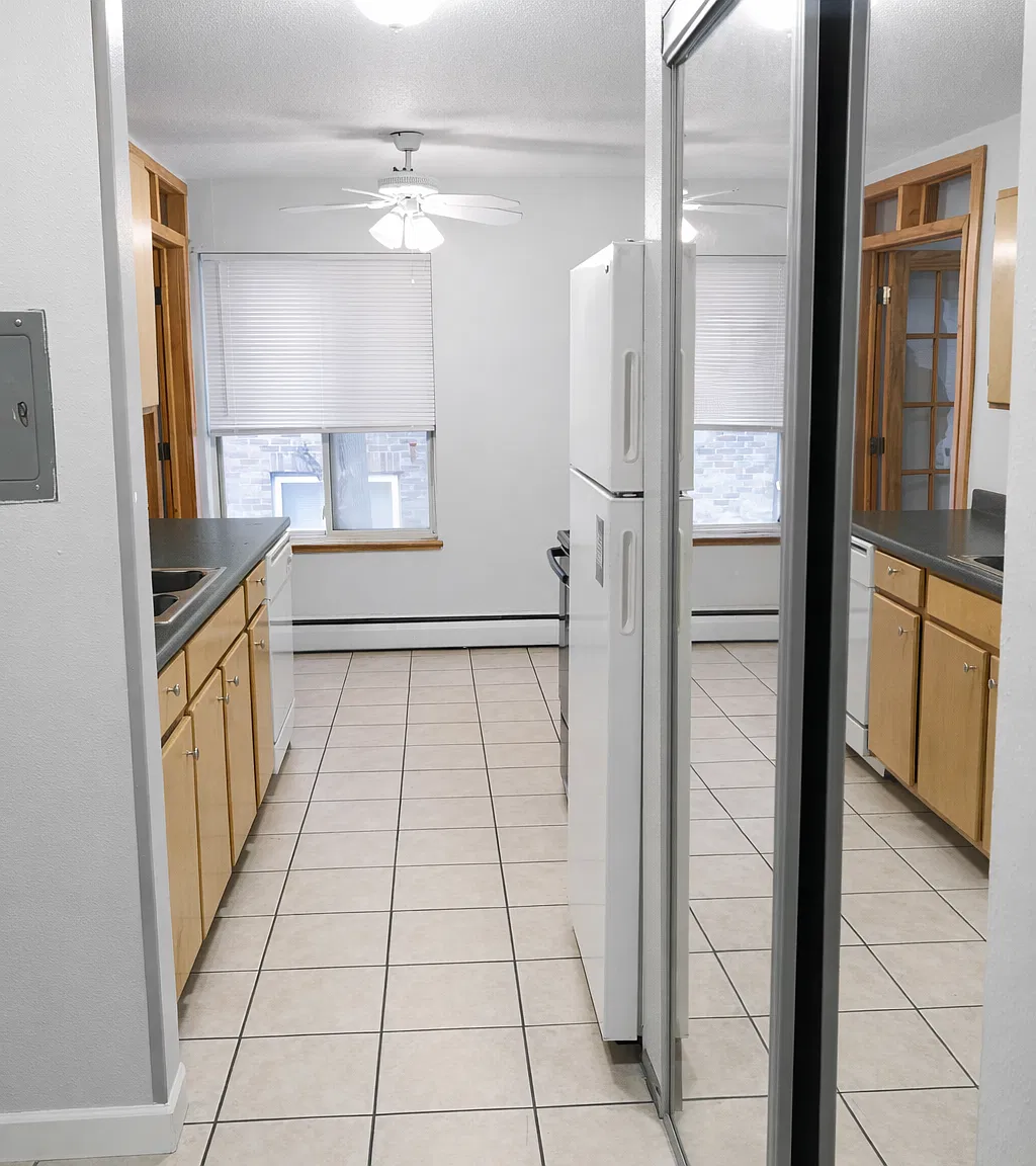 1 bed, $990 — Photo 2