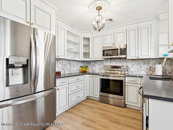 4th image of 353A Dorchester Drive
