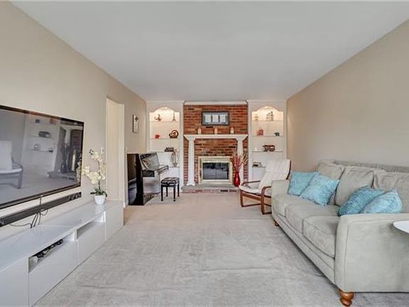 5th image of 125 Linden Ln