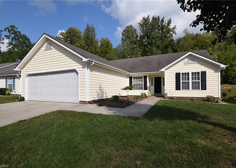 1st image of 2818 Leo Dr