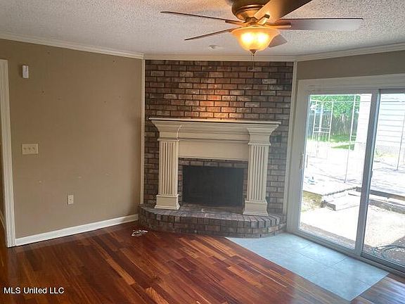 3rd image of 7556 Lone Oak Cv