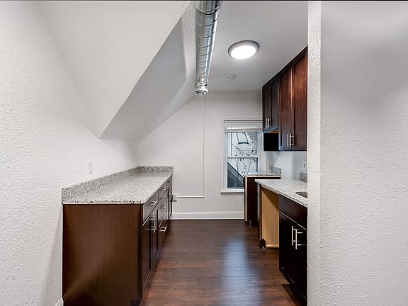 4th image of 2723 Pillsbury Ave #3