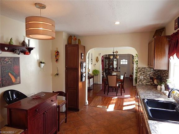 2nd image of 8426 Greenlawn Ave