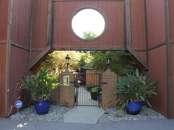 2nd image of 5458 N Del Mar Ave APT 101