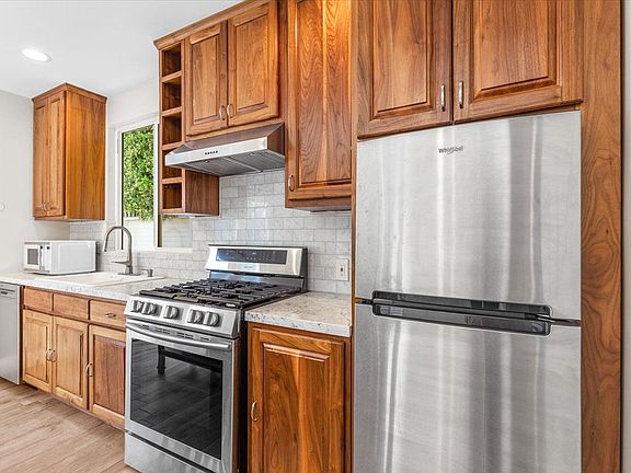 5th image of 1725 Pier Ave #B
