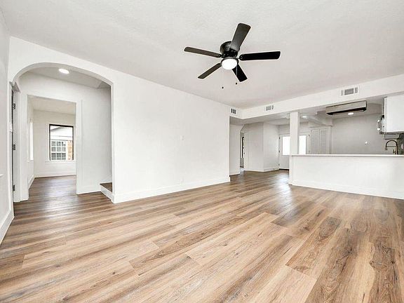 5th image of 2518 Oakcliff St