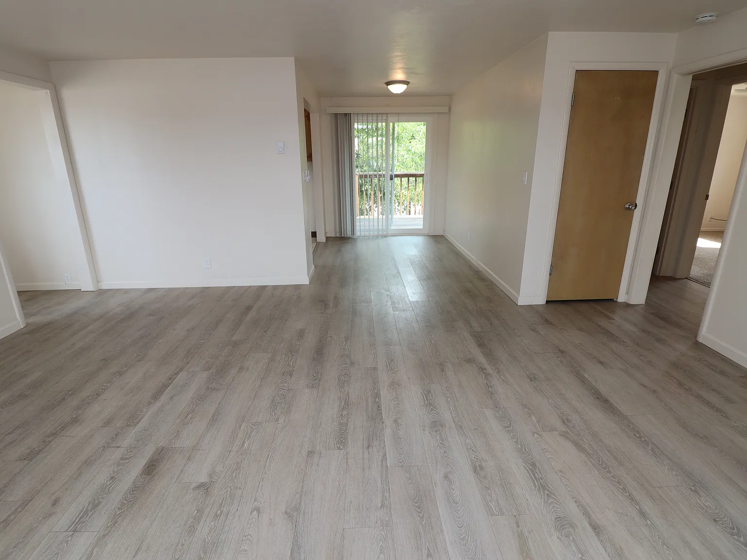 2 bed, 900 sqft, $1,345 — Photo 2