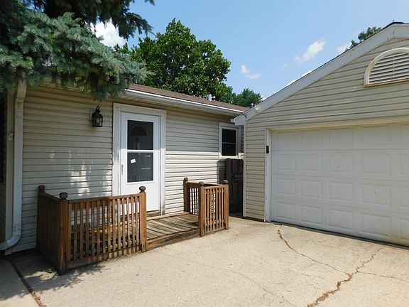 3rd image of 1625 Charles Dr