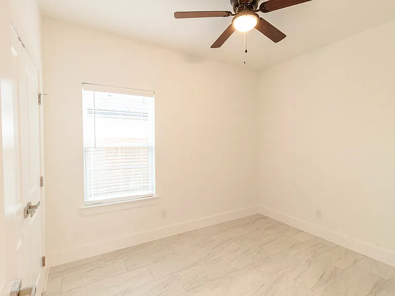 536 Highview Ct — Photo 8