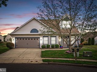 13 Covered Bridge Cir, Columbus, NJ 08022