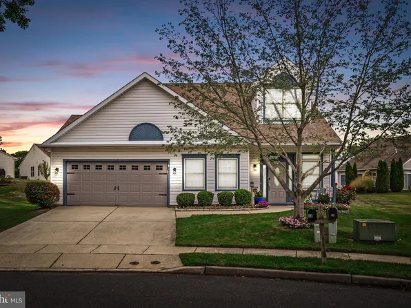 13 Covered Bridge Cir, Columbus, NJ 08022