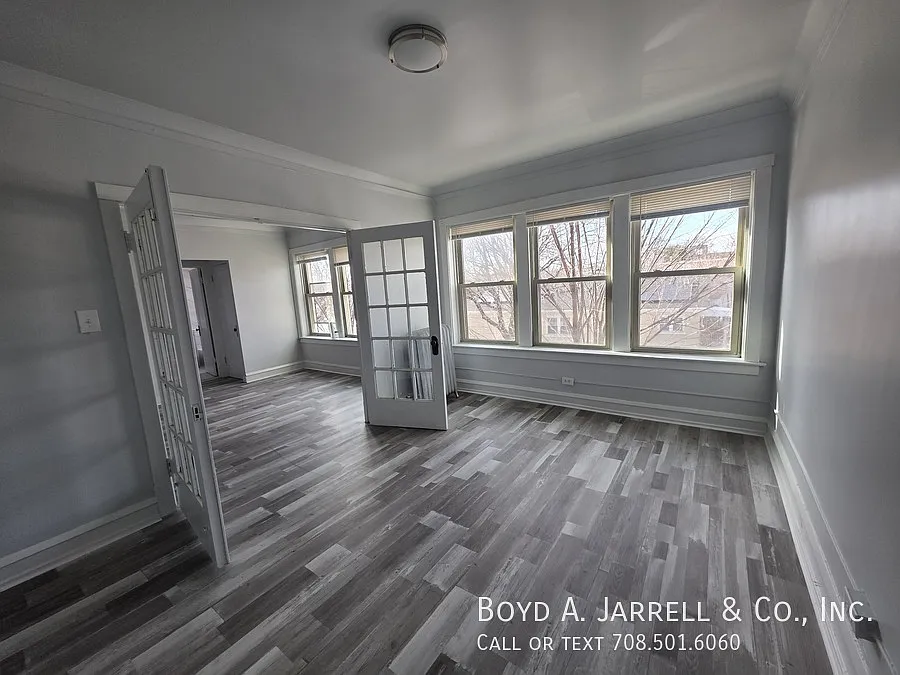 Building Photo - 10855 S Vernon Ave #109-55-2W