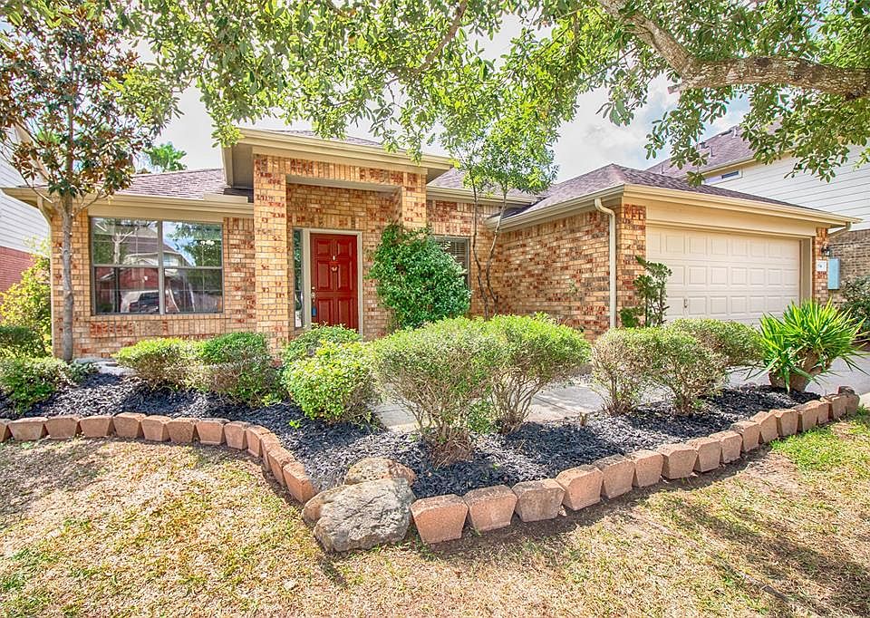 1st image of 554 Small Cedar Dr