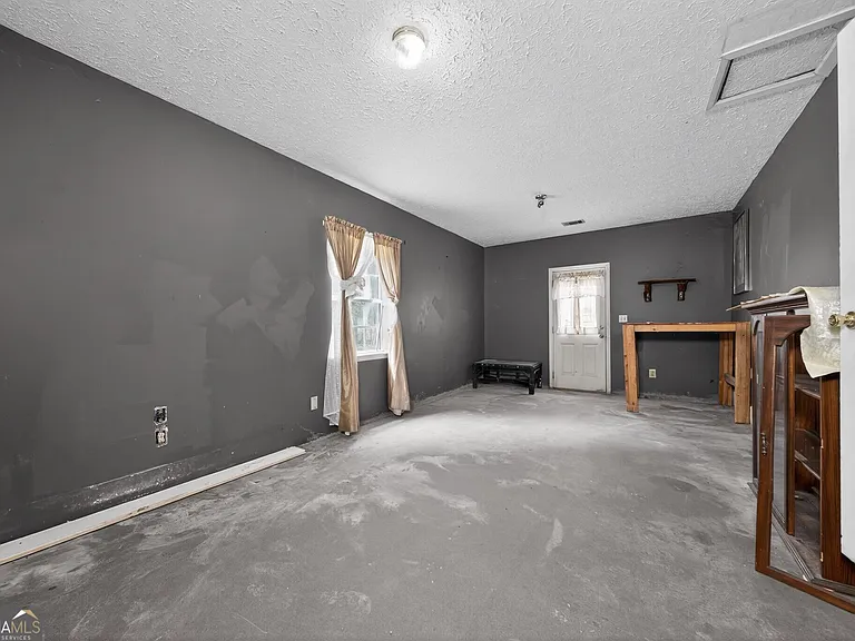 5576 Pobiddy Rd — Photo 10