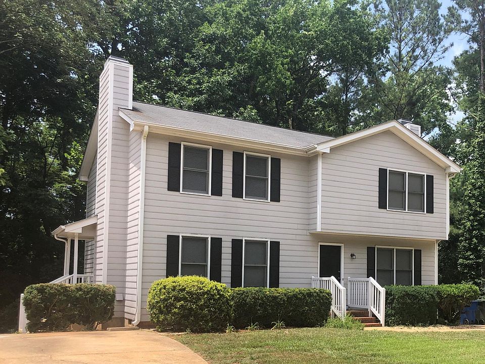 Duplex building Unit on the left side is for rent Two Story (bedrooms & full bath upstairs).