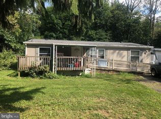 17 Smith St, Mertztown, PA 19539