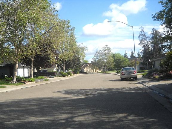 2nd image of 8970 Cherry Hills Pl