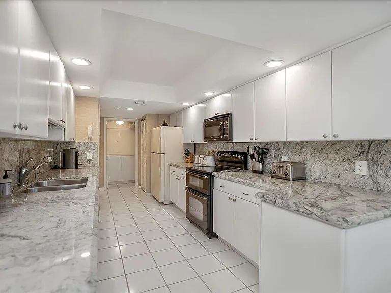 4201 N Ocean Blvd #203 — Photo 32