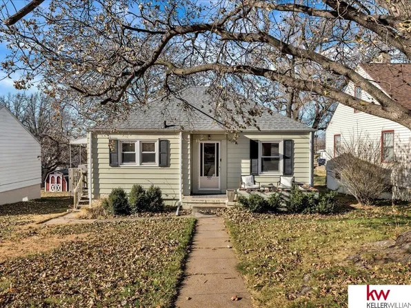 2136 S 40th St, Omaha, NE 68105