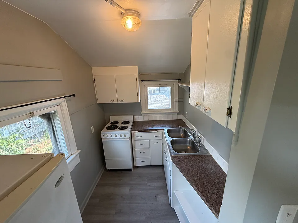 1102 W Sharp Ave #3