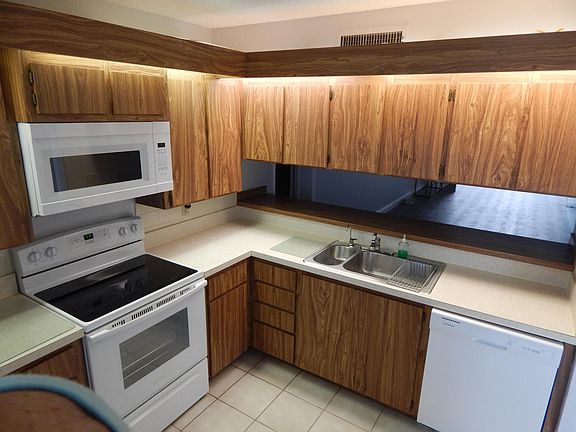 2nd image of 1711 Whitehall Dr
