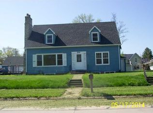 211 E Linn St, Coggon, IA 52218