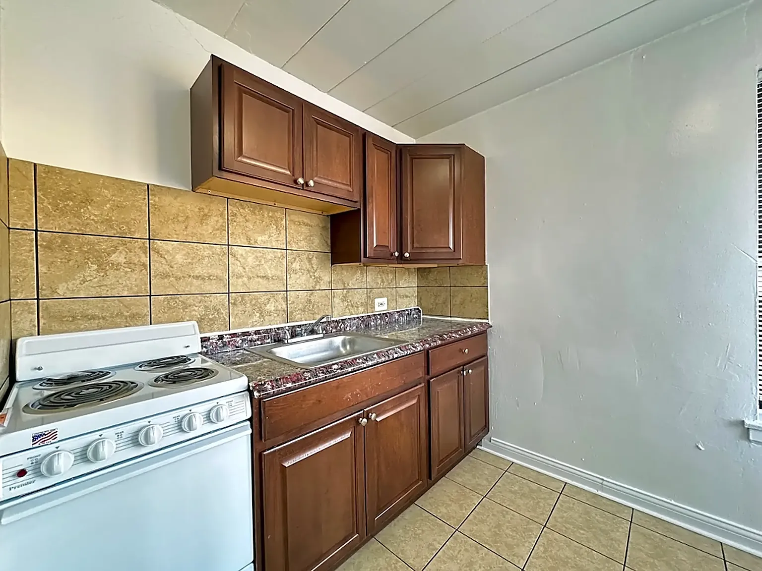2 bed, 1000 sqft, $1,900 — Photo 2