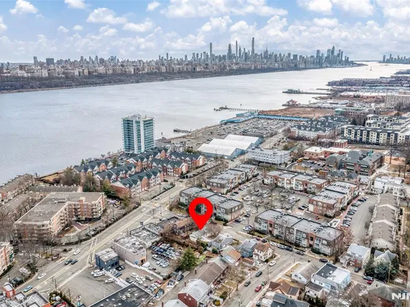 17 Garden Pl, Edgewater, NJ 07020