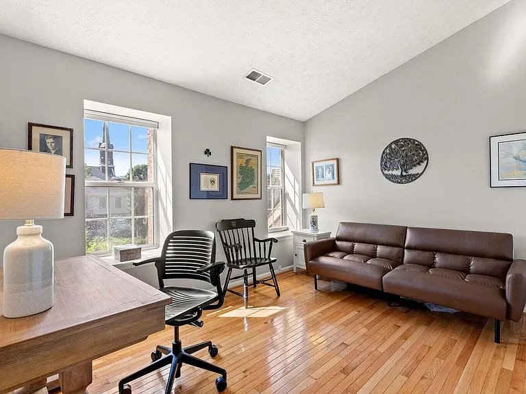 541 W Short St #14 — Photo 24