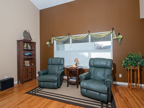 5th image of 802 Stuyvesant Dr
