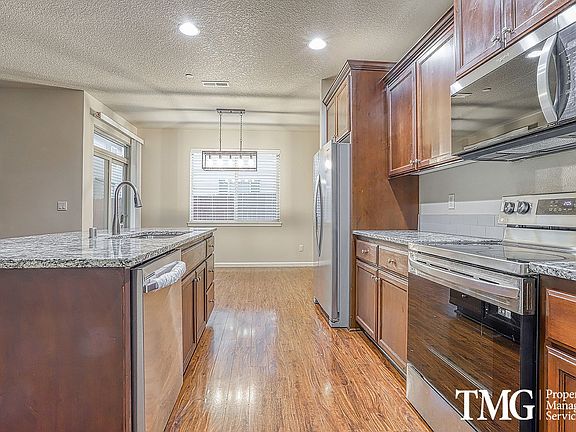 5th image of 7407 NE 31st Ave