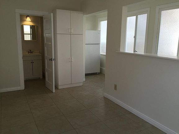 5th image of 920 Bayview Dr #918
