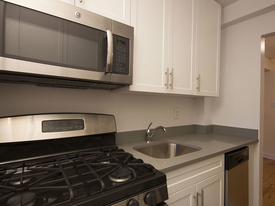 1st image of 3135 Crescent St APT 6K