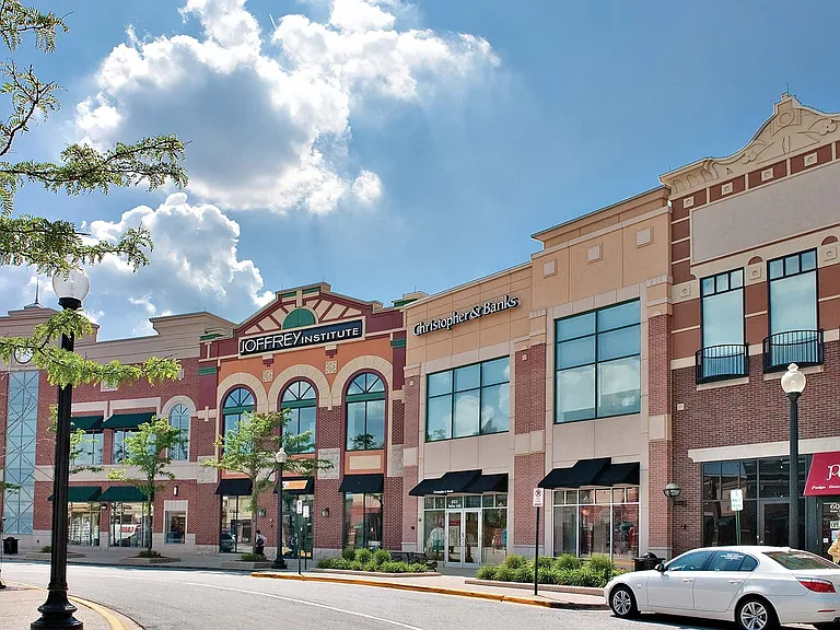 Conveniently located 5 minutes away from Woodfield Mall