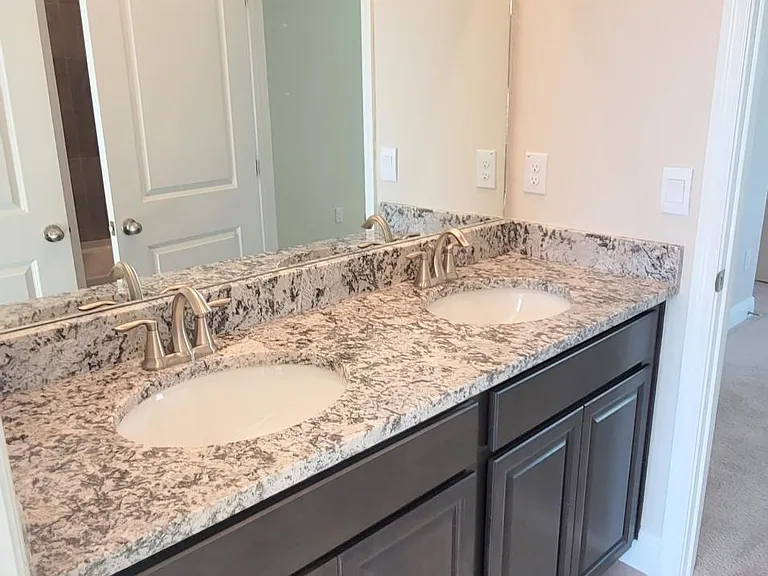 2128 Warren Acres Blvd — Photo 3
