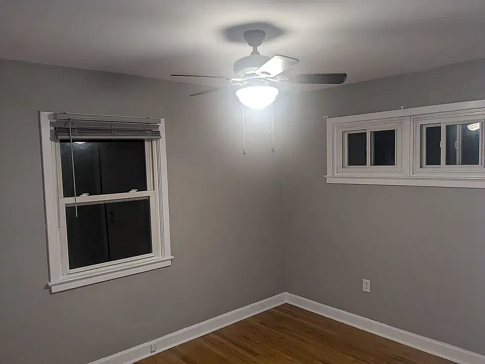 2 bed, 900 sqft, $1,300 — Photo 3