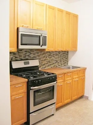 Rented by Perry Associates NYC Inc | media 23
